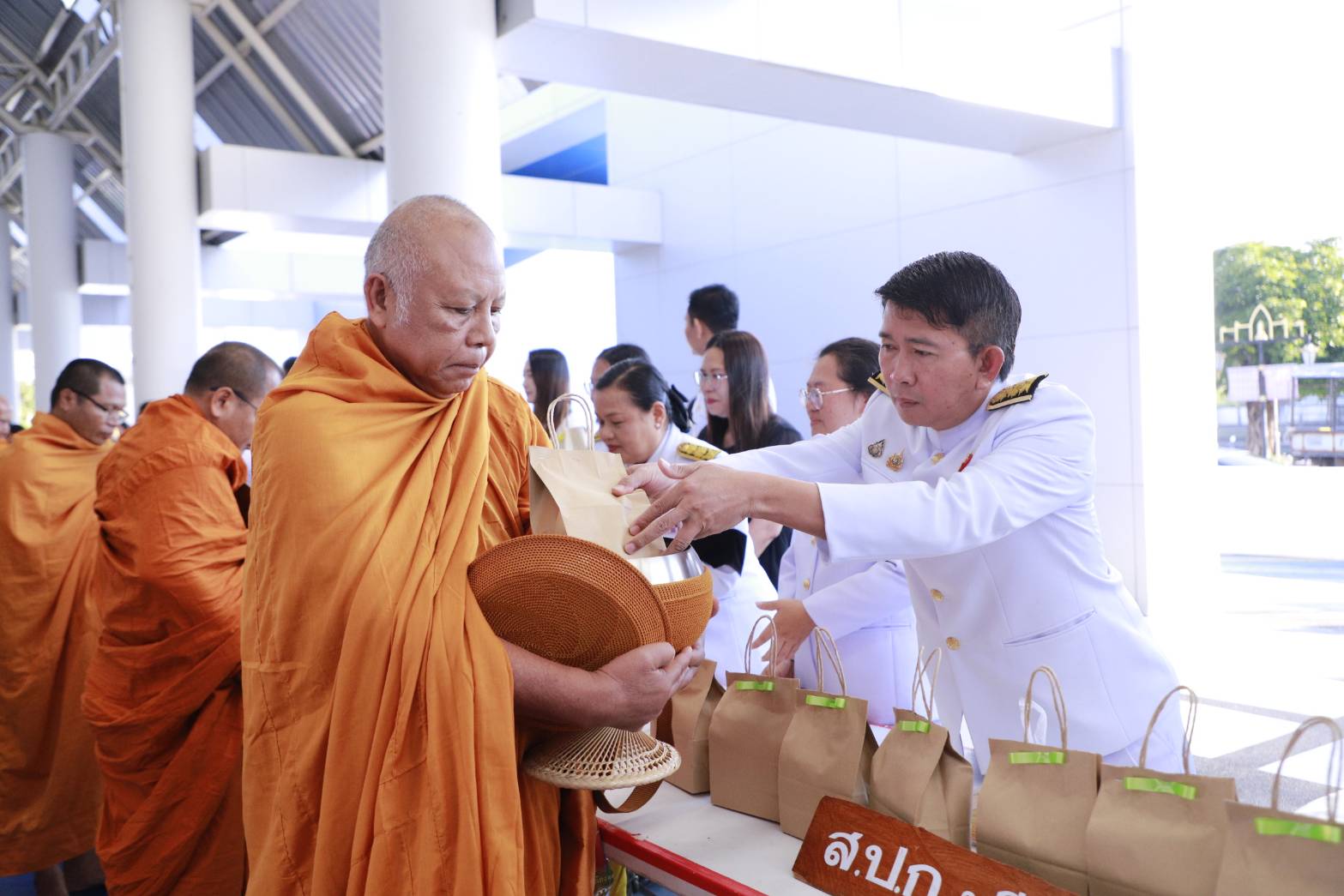 title - วันอาทิตย์ที่ 28 ธันวาคม 2568 นายประเสริฐ กาญจนเกียรติกุล มอบหมายให้ นายภาณุภณ วรฉัตรศิระ ผู้อำนวยการกลุ่มงานช่างและแผนที่ พร้อมด้วยข้าราชการและเจ้าหน้าที่ื ส.ป.ก.บุรีรัมย์ ร่วมรัฐพิธี วันสมเด็จพระเจ้าตากสินมหาราช จังหวัดบุรีรัมย์